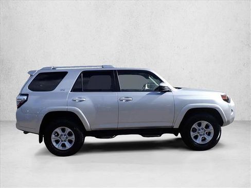 Used 2016 Toyota 4Runner SR5 AWD/4WD image 5