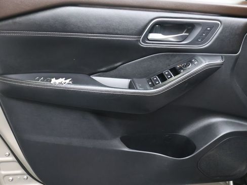 Used 2021 Nissan Rogue Platinum image 15