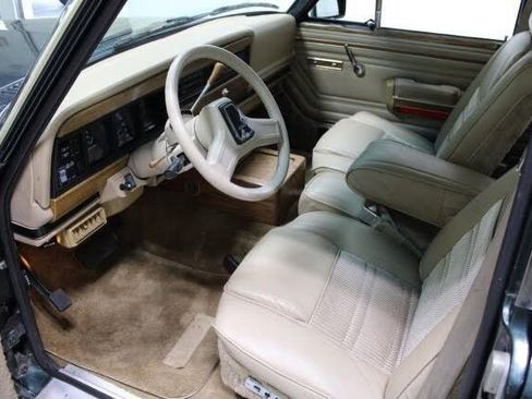 Used 1991 Jeep Grand Wagoneer image 6