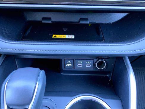 Used 2023 Toyota Highlander XLE image 33