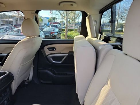 Used 2017 Nissan Titan SV image 12