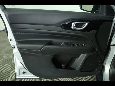 New 2026 Jeep Compass Latitude image 19