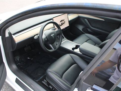 Used 2022 Tesla Model 3 Long Range AWD/4WD image 7