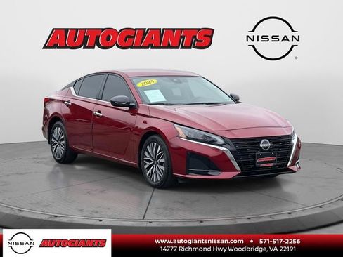 Used 2024 Nissan Altima 2.5 SV image 1