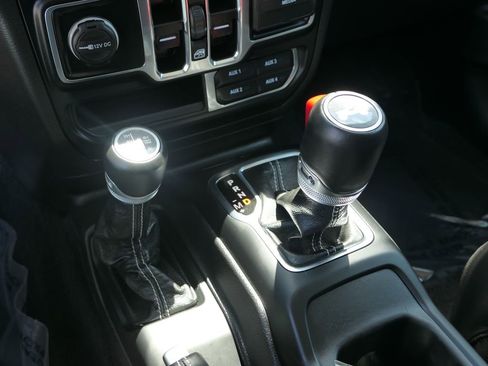 Used 2023 Jeep Wrangler Unlimited Sahara w/ Cold Weather Group AWD/4WD image 22