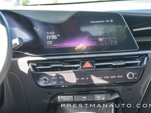 Used 2025 Kia Niro EX image 25