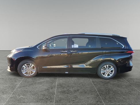 New 2026 Toyota Sienna Limited image 4
