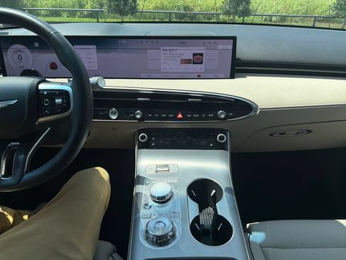Certified 2026 Genesis GV70 2.5T Advanced AWD/4WD image 22