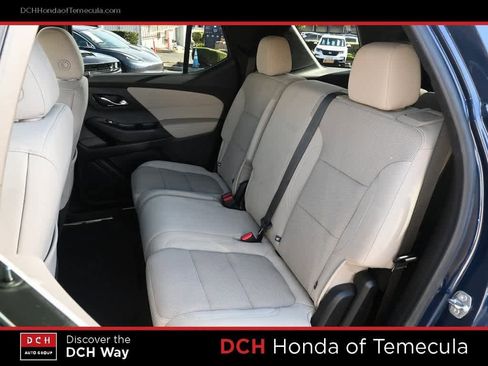 Used 2022 Chevrolet Traverse LS image 19