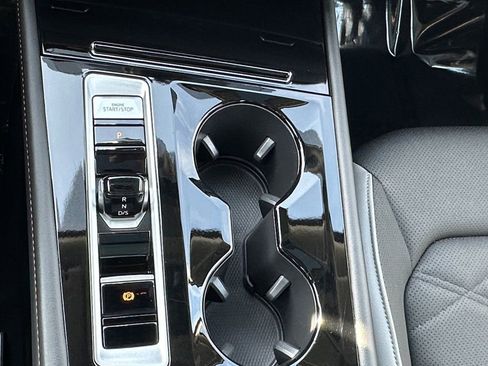 Used 2025 Volkswagen Atlas Peak Edition SE image 18