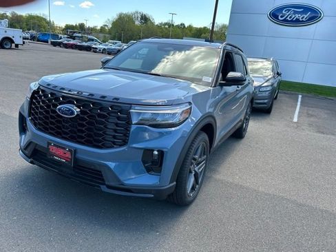 New 2026 Ford Explorer ST-Line w/ ST-Line Street Pack AWD/4WD image 3