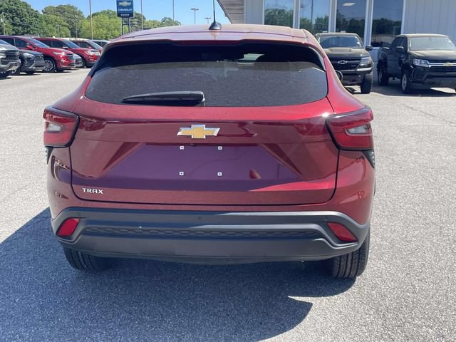 Used 2024 Chevrolet Trax LS w/ LS Convenience Package FWD image 5