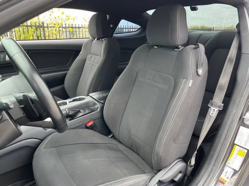 Used 2022 Ford Mustang GT w/ Black Accent Package RWD image 23