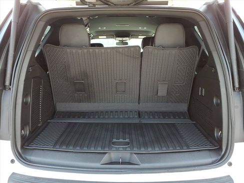 Used 2024 GMC Yukon SLT AWD/4WD image 17