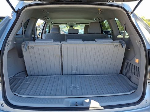 Used 2017 Toyota Highlander LE image 28