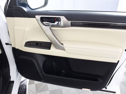 Used 2021 Lexus GX 460 Premium w/ Premium Package image 18