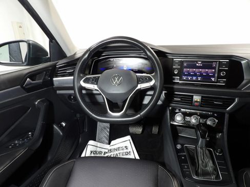 Used 2024 Volkswagen Jetta SE FWD image 11