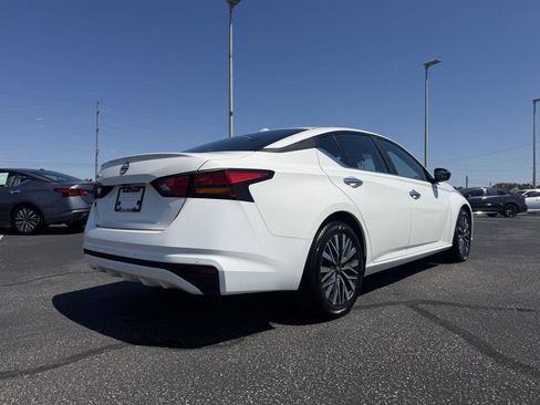 Used 2025 Nissan Altima 2.5 SV FWD image 7