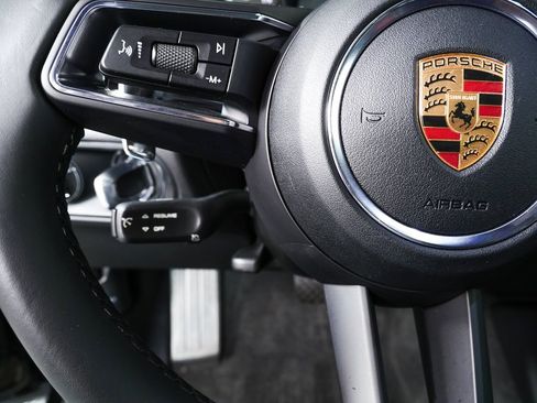 Certified 2022 Porsche Macan AWD image 9