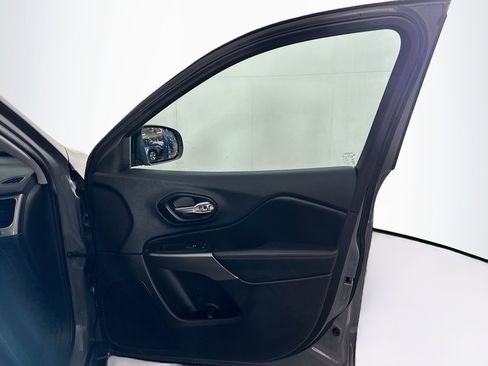 Used 2022 Jeep Cherokee Limited image 33