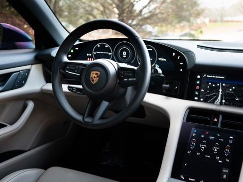 Used 2022 Porsche Taycan image 29