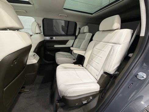 Used 2025 Hyundai Santa Fe Calligraphy AWD/4WD image 23