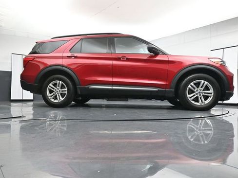 Used 2020 Ford Explorer XLT AWD/4WD image 33