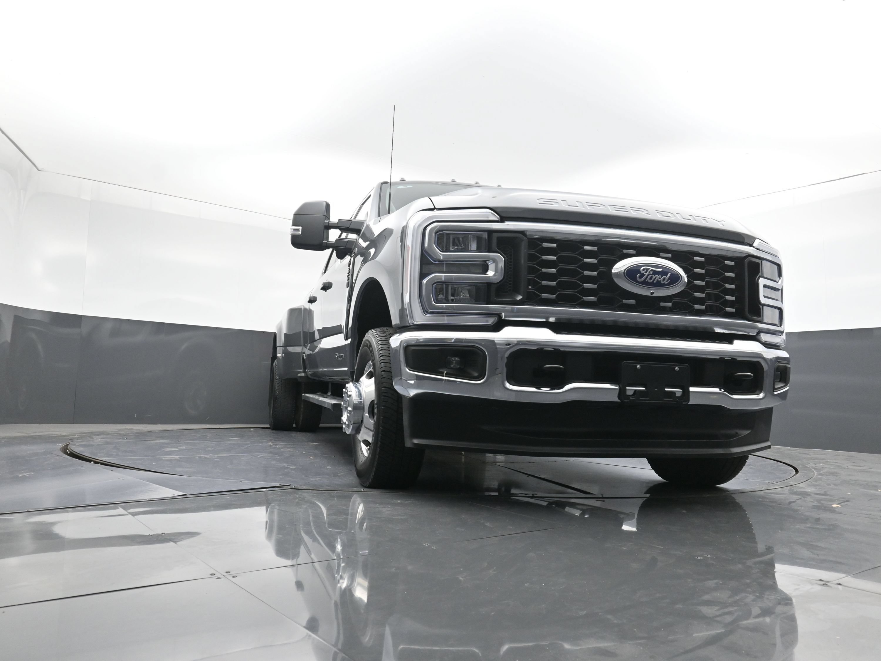 Used 2024 Ford F350 Lariat w/ FX4 Off-Road Package AWD/4WD image 25