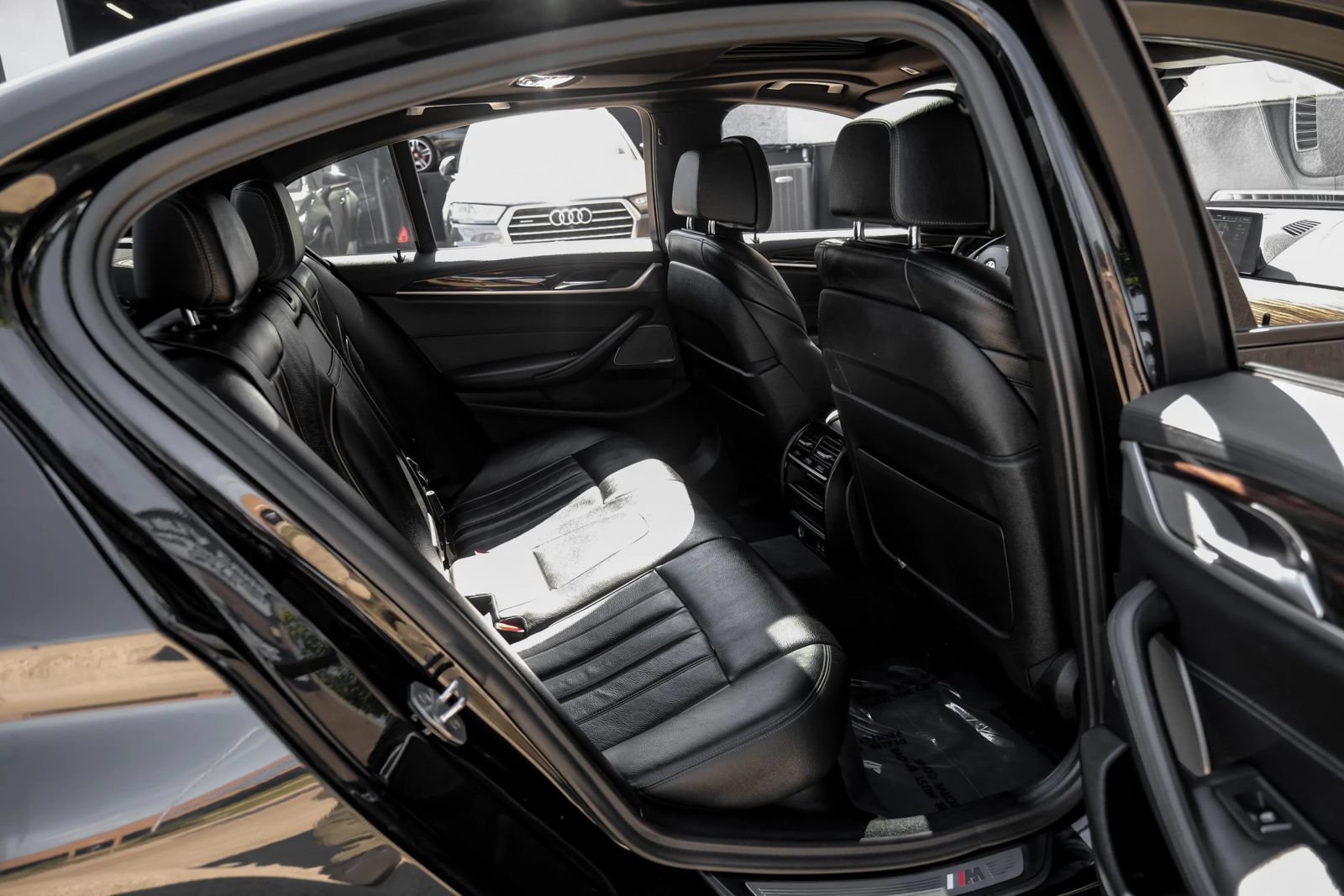 Used 2020 BMW M550i xDrive AWD/4WD image 43