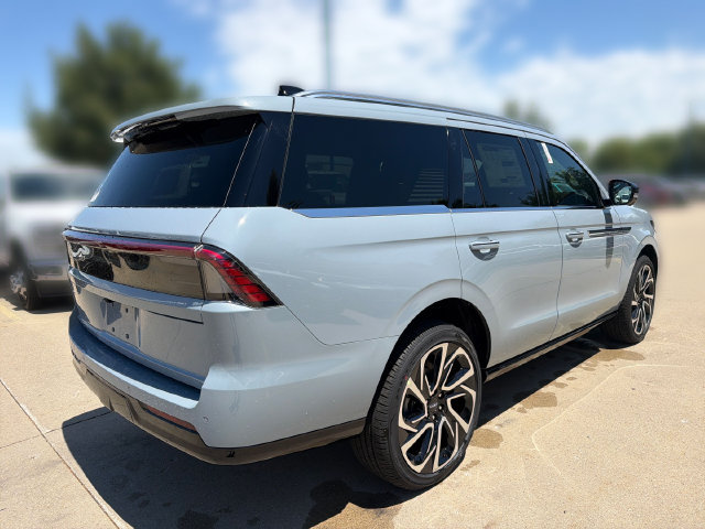 New 2026 Lincoln Navigator Reserve AWD/4WD image 5