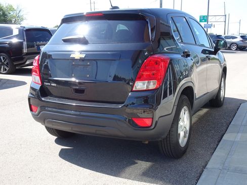 Used 2021 Chevrolet Trax LS w/ Tint and Cruise Package AWD/4WD image 5