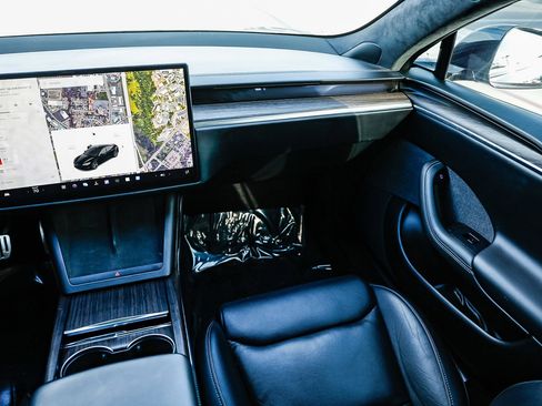 Used 2021 Tesla Model S Plaid image 15