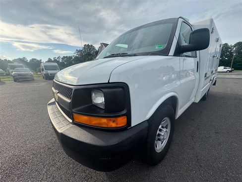 Used 2014 Chevrolet Express 3500 image 9