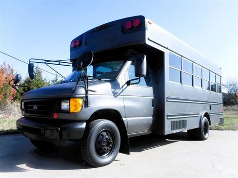 Used 2003 Ford E-450 and Econoline 450 Super Duty image 10