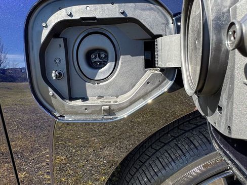 New 2026 Subaru Solterra Limited image 32