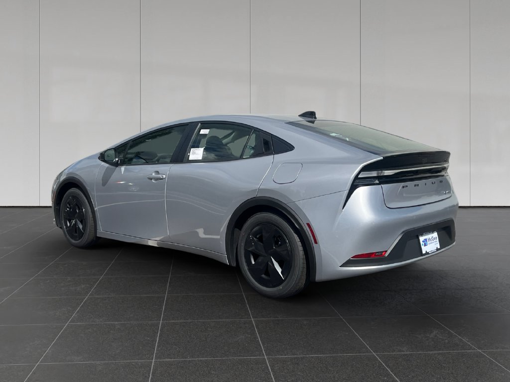 New 2027 Toyota Prius Plug-In Hybrid FWD image 3