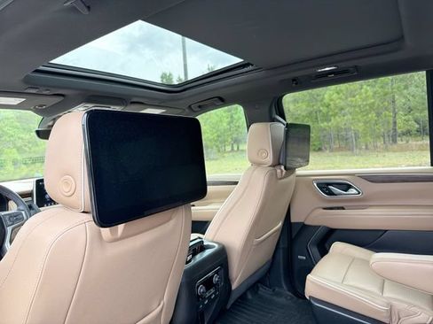 Used 2021 Chevrolet Suburban Premier w/ Premium Package AWD/4WD image 25