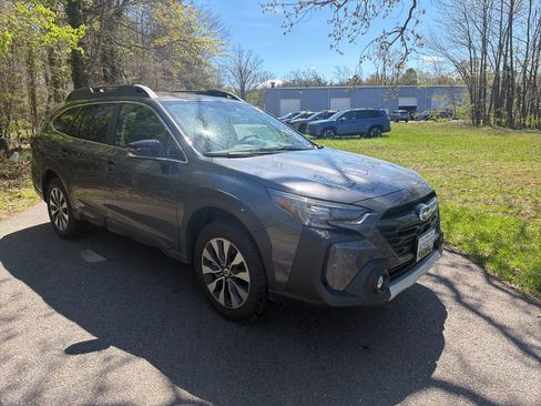 Used 2025 Subaru Outback Limited image 1