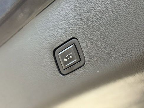 Used 2022 Chevrolet Traverse RS w/ LPO, Floor Liner Package image 32