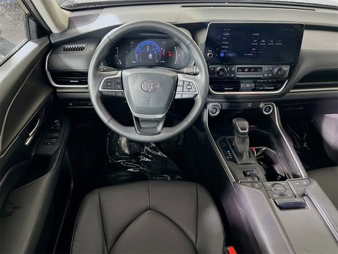 Used 2025 Toyota Grand Highlander AWD image 20