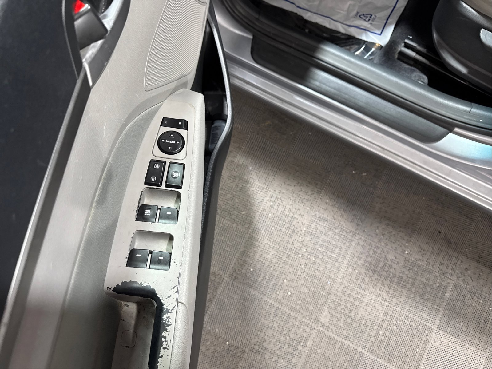 Used 2017 Hyundai Elantra SE FWD image 29