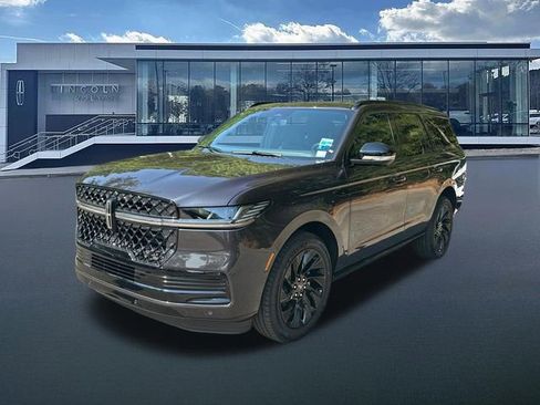 New 2026 Lincoln Navigator Reserve AWD/4WD image 3