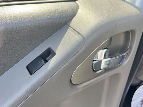 Used 2019 Nissan Frontier SV image 23