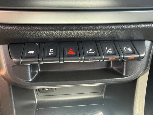Used 2022 Chevrolet Colorado LT w/ Safety Package RWD image 15