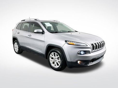 Used 2018 Jeep Cherokee Latitude Plus w/ Comfort/Convenience Group image 1