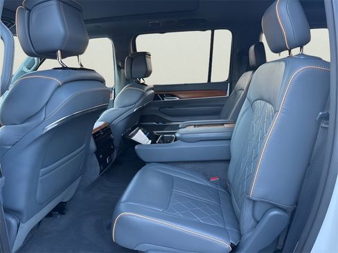 Used 2024 Jeep Grand Wagoneer Series III w/ HD Trailer Tow Package image 22