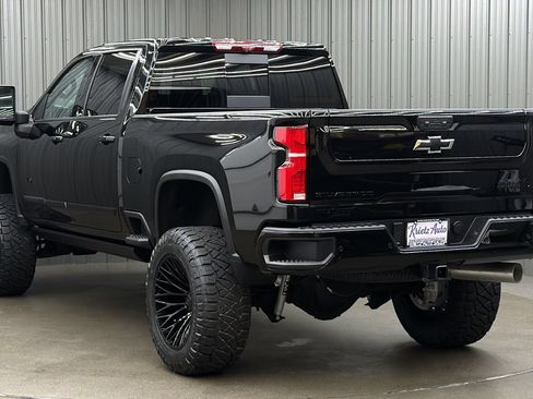 Used 2026 Chevrolet Silverado 2500 High Country w/ High Country Premium Package AWD/4WD image 3