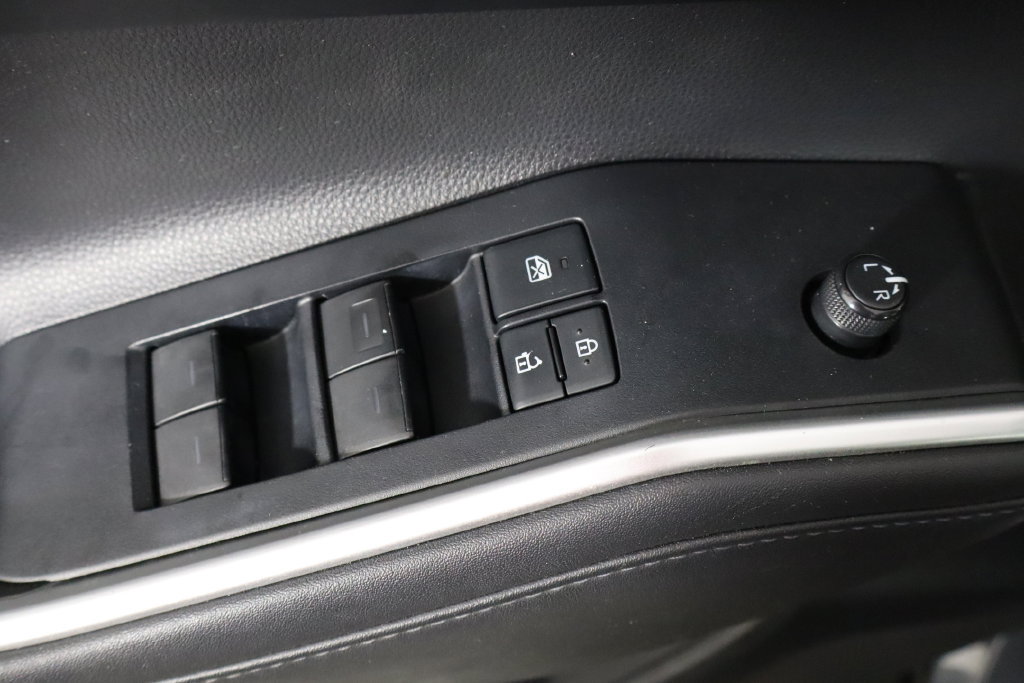 Used 2021 Toyota Highlander XLE FWD image 22