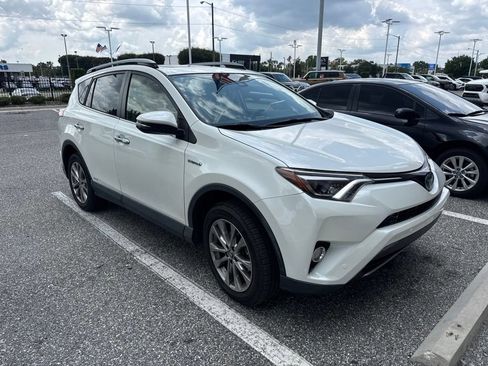 Used 2018 Toyota RAV4 Limited AWD/4WD image 3