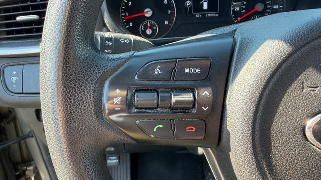 Used 2016 Kia Sorento LX AWD/4WD image 16